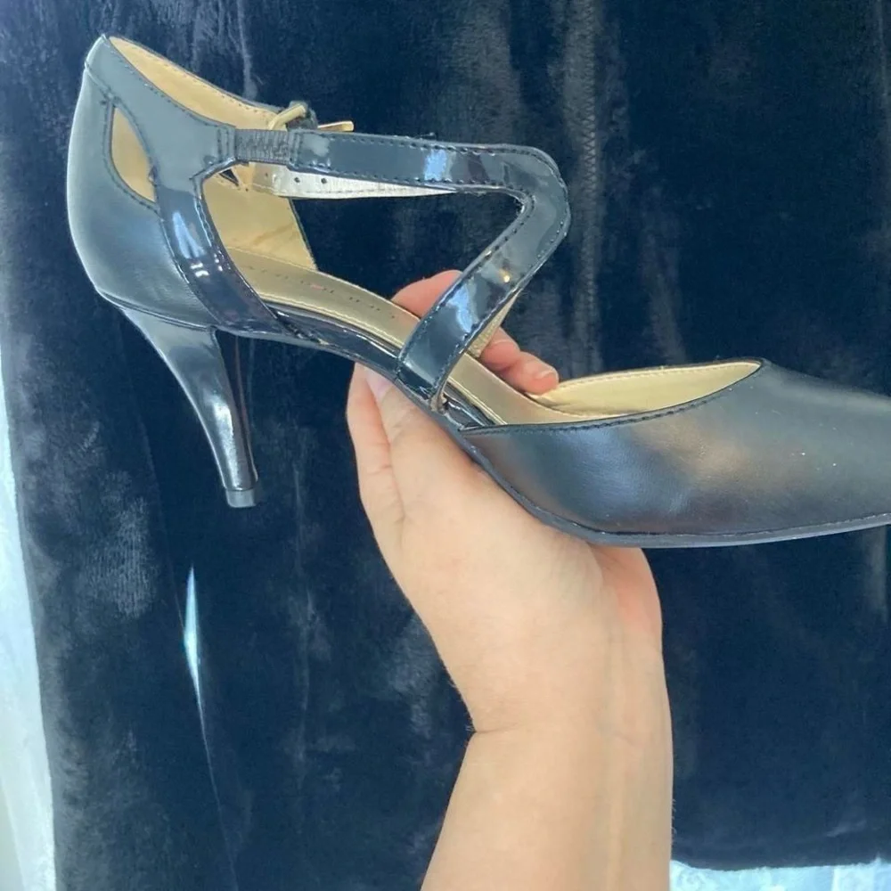 Bandolino Black Strappy Heels 6 1/2